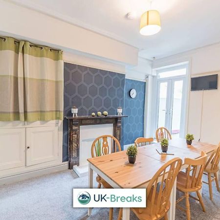 ووركينجتون Large, Centrally Located, 5 Bedroom House المظهر الخارجي الصورة