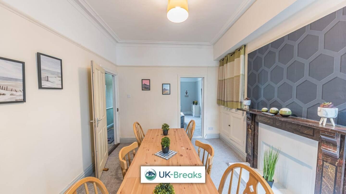 ووركينجتون Large, Centrally Located, 5 Bedroom House المظهر الخارجي الصورة